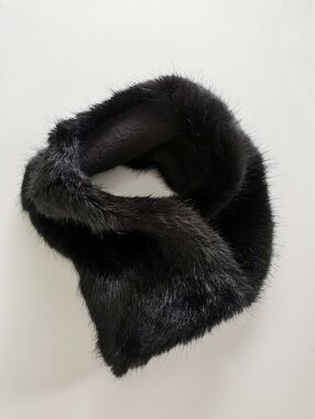 Last Chance 14th & Union Black Faux Fur Neck Warmer / Scarf With Snap Do-Up
